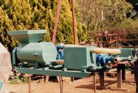 Mischzerkleinerer für Gülle mit Schneckenpumpe und Schwermaterialabscheider Weithaler